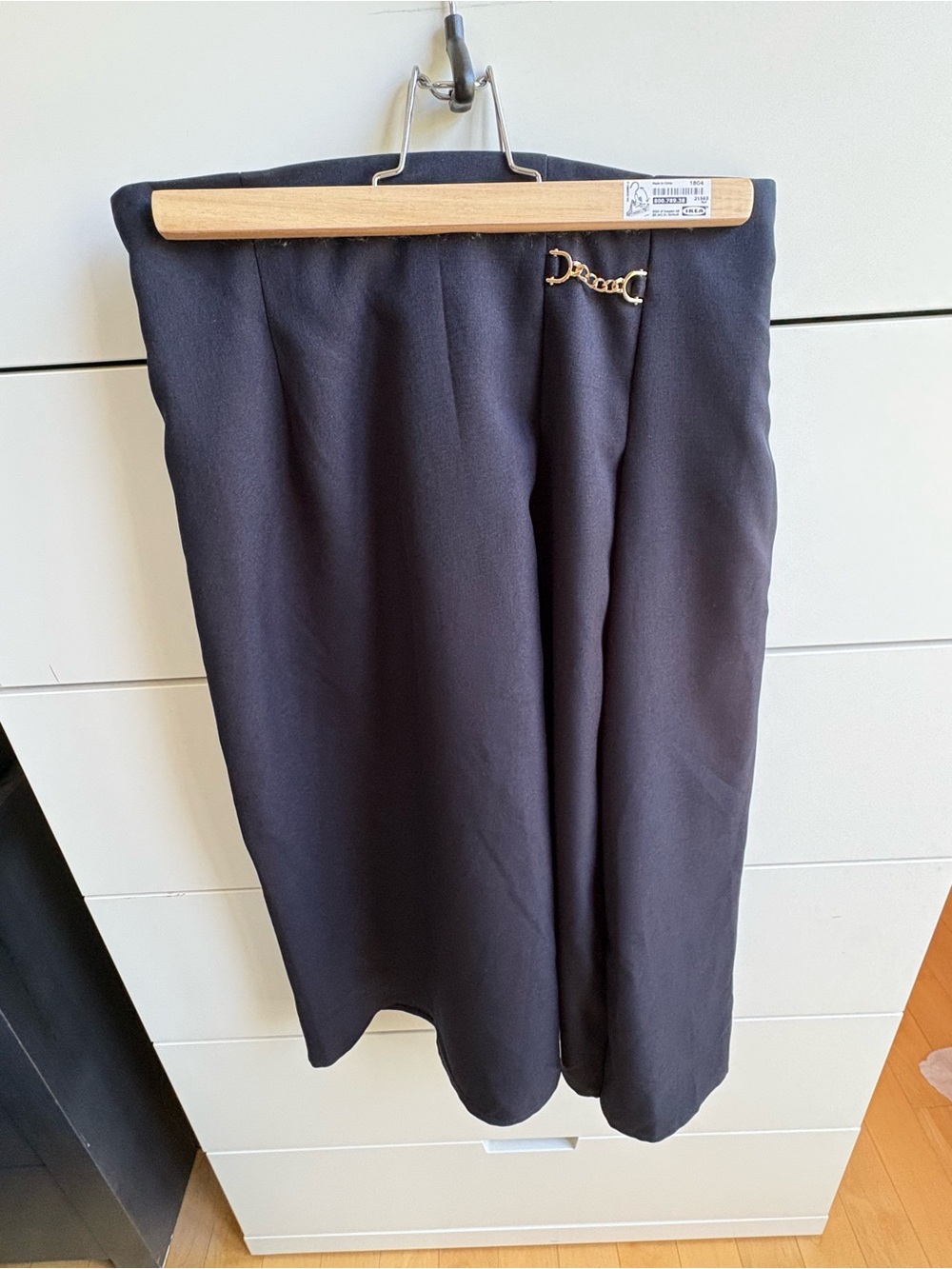 Navy Women's Midi Skirt with Gold Chain Accent